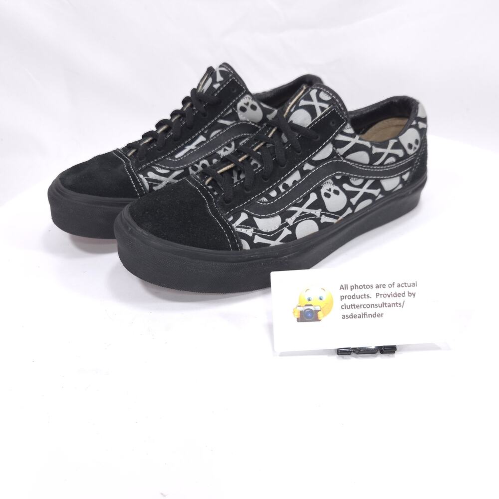 Vans Off the Wall Lace Up Athletic Shoe Womens Size 5 Black Gray Skulls
